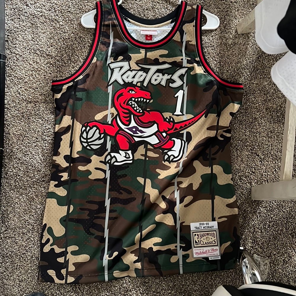 Tracy McGrady size Large. Mitchell and ness
